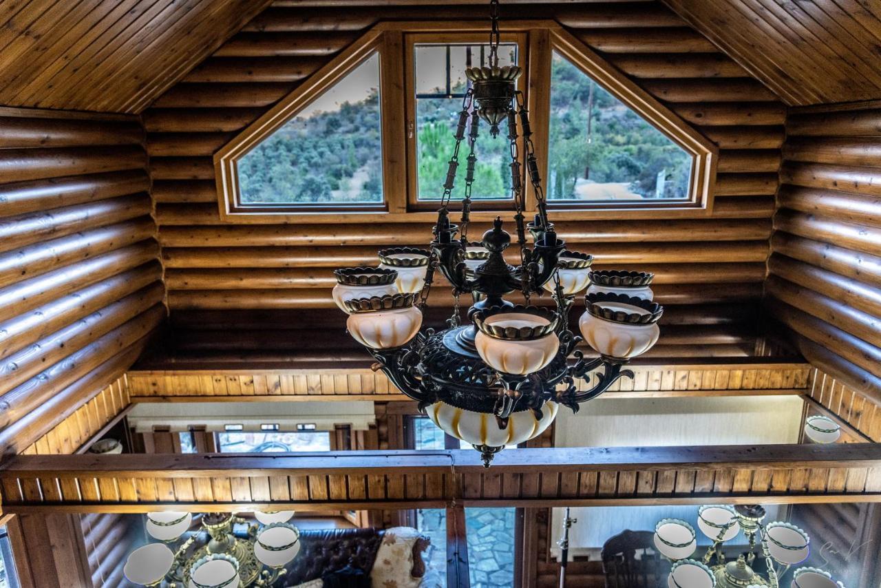 *2 Bdr Log House /Mountains/Queen Bed/Fireplace Gourri Exterior photo